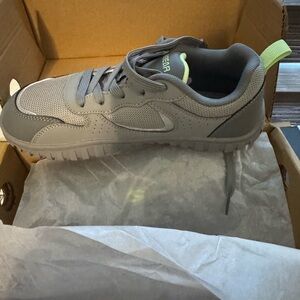 Women’s Hobibear Sneaker Size 39 NWT